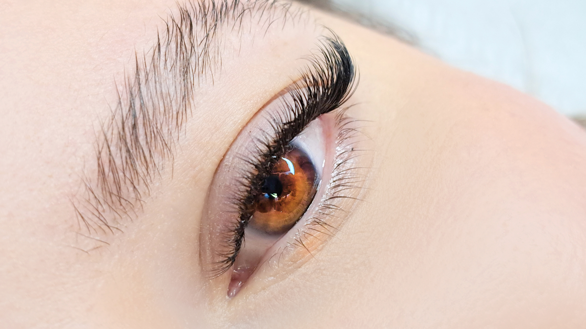 8 conseils pour choisir la courbure des extensions de cils selon le regard