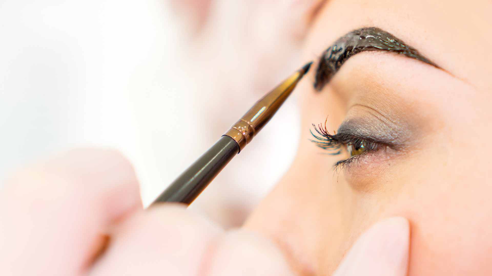 7 conseils pour teindre des sourcils