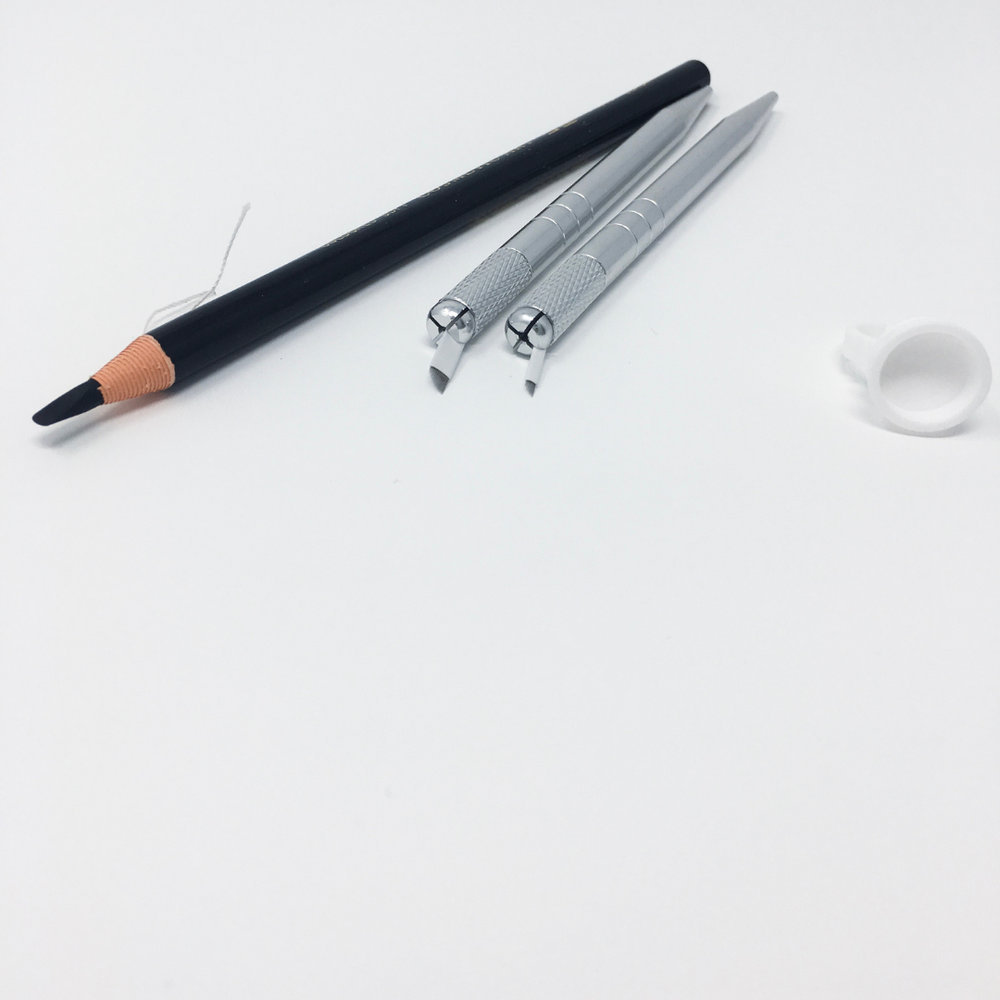 crayon sourcil microblading noemi