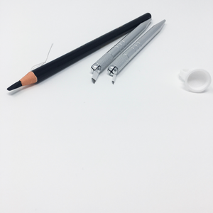 Crayon sourcil microblading